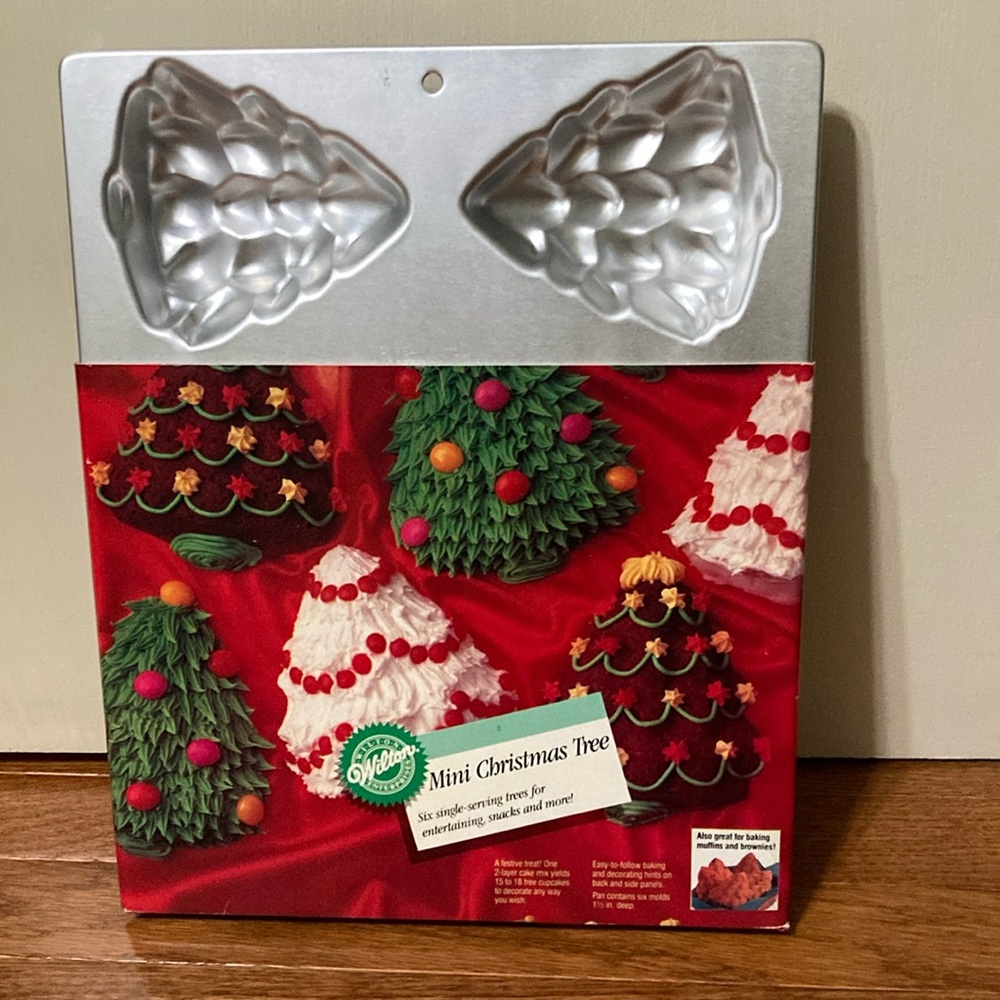 Wilton  1984 - MINI CHRISTMAS TREE BAKING PAN